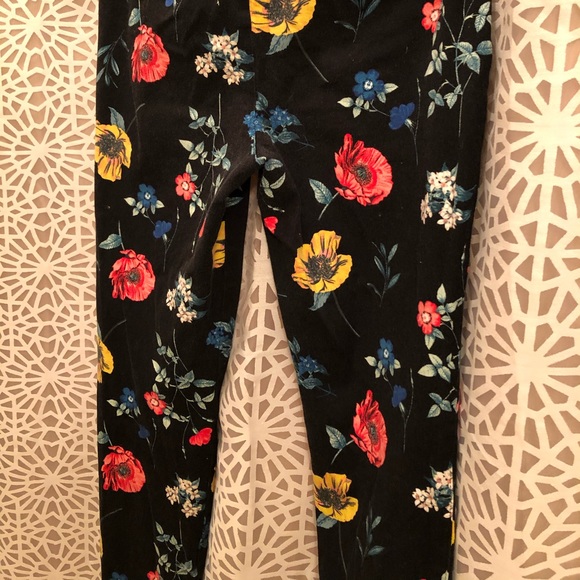 Old Navy Cute Bold Floral Pixie Pants Mid-Rise - Picture 5 of 6